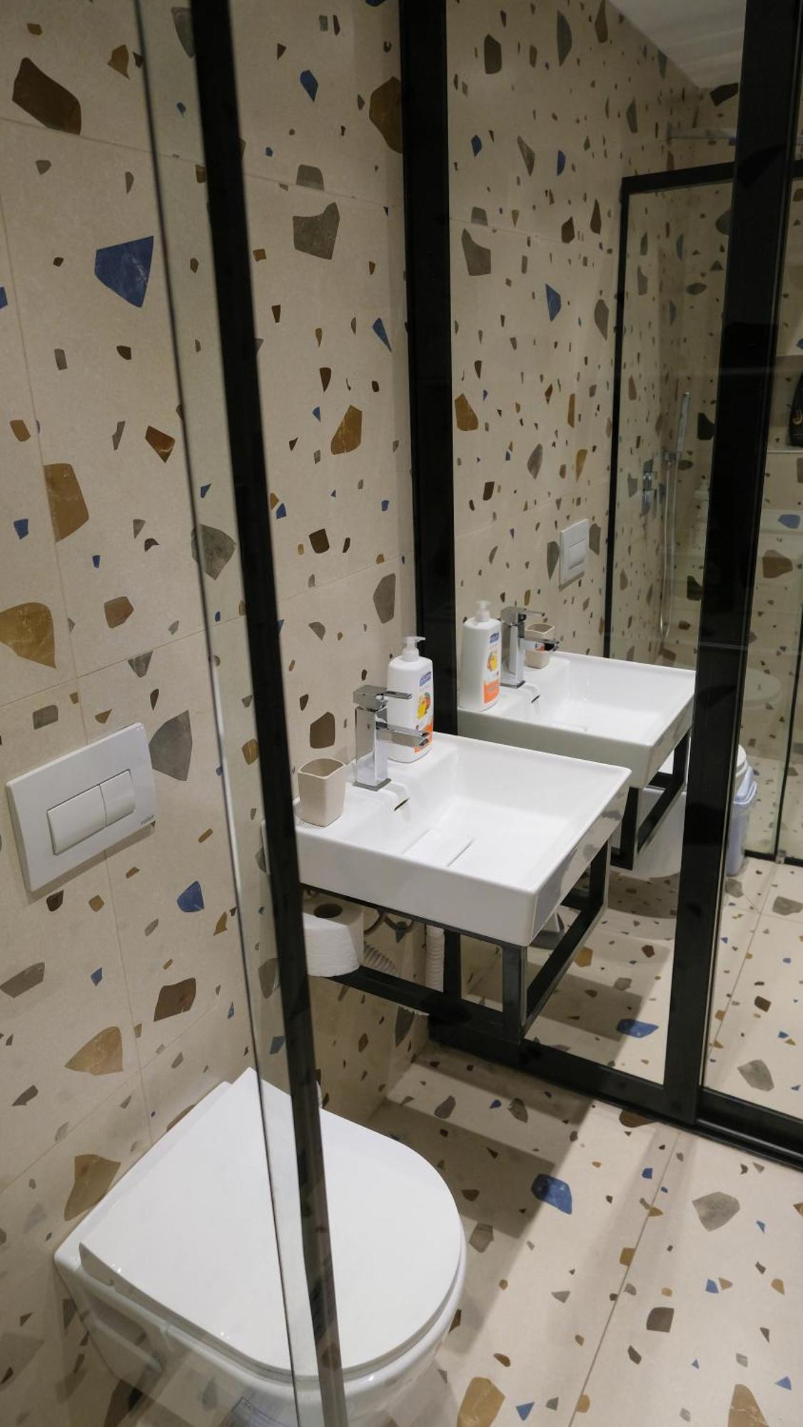 2E Center Apartment Tiranë Eksteriør bilde
